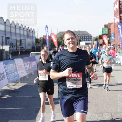 03.10.2025 - Köhlbrandbrückenlauf Jannik Wohlers http://msf.ph/oto/9069408 03.10.2025 13:13:48 Ziel 4348, 4461, 4522, 4642, 5078, 5640, 5802, 5884, 5886, 5908, 6116, 6125, 6227, 6228, 6363, 6366, 6487, 6488, 6604 meine-sportfotos.de
