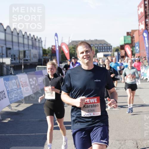 03.10.2025 - Köhlbrandbrückenlauf Jannik Wohlers http://msf.ph/oto/9069412 03.10.2025 13:13:49 Ziel 4188, 4348, 4461, 4522, 4612, 4642, 5078, 5640, 5802, 5884, 5886, 5908, 6116, 6125, 6227, 6228, 6363, 6366, 6487, 6488, 6604 meine-sportfotos.de