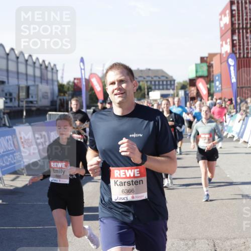 03.10.2025 - Köhlbrandbrückenlauf Jannik Wohlers http://msf.ph/oto/9069419 03.10.2025 13:13:49 Ziel 4188, 4348, 4461, 4522, 4612, 4642, 5078, 5640, 5802, 5884, 5886, 5908, 6116, 6125, 6227, 6228, 6363, 6366, 6487, 6488, 6604 meine-sportfotos.de