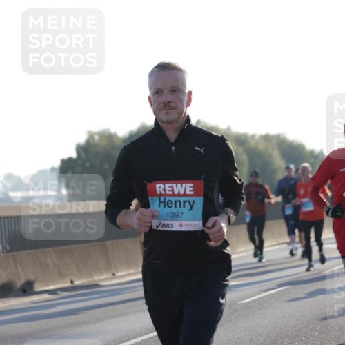 03.10.2025 - Köhlbrandbrückenlauf Jannik Wohlers http://msf.ph/oto/9069420 03.10.2025 09:17:01 Position 3 1397, 3958 meine-sportfotos.de