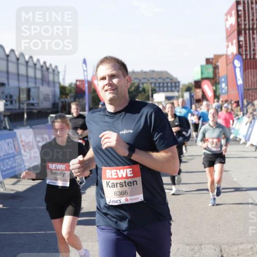 03.10.2025 - Köhlbrandbrückenlauf Jannik Wohlers http://msf.ph/oto/9069424 03.10.2025 13:13:49 Ziel 4188, 4348, 4461, 4522, 4612, 4642, 5078, 5640, 5802, 5884, 5886, 5908, 6116, 6125, 6227, 6228, 6363, 6366, 6487, 6488, 6604 meine-sportfotos.de