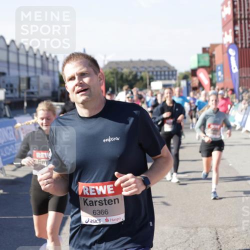 03.10.2025 - Köhlbrandbrückenlauf Jannik Wohlers http://msf.ph/oto/9069438 03.10.2025 13:13:49 Ziel 4188, 4348, 4461, 4522, 4612, 4642, 5078, 5640, 5802, 5884, 5886, 5908, 6116, 6125, 6227, 6228, 6363, 6366, 6487, 6488, 6604 meine-sportfotos.de
