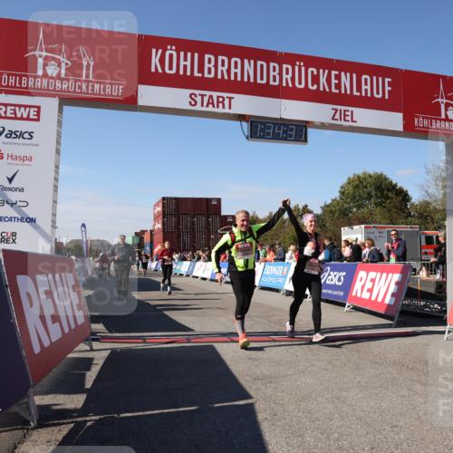 03.10.2025 - Köhlbrandbrückenlauf Lena Gebhardt http://msf.ph/oto/9069440 03.10.2025 13:34:32 Ziel 4702, 4754, 5390, 5437, 5693, 5695, 6486 meine-sportfotos.de
