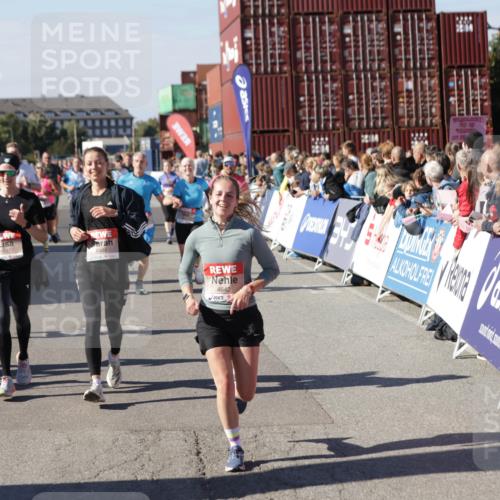 03.10.2025 - Köhlbrandbrückenlauf Jannik Wohlers http://msf.ph/oto/9069444 03.10.2025 13:13:50 Ziel 4188, 4306, 4348, 4522, 4612, 4642, 5078, 5640, 5700, 5802, 5884, 5886, 5908, 6116, 6125, 6227, 6228, 6363, 6366, 6487, 6488, 6604 meine-sportfotos.de