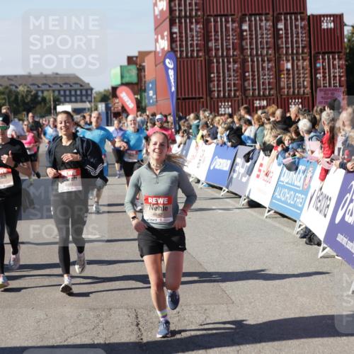 03.10.2025 - Köhlbrandbrückenlauf Jannik Wohlers http://msf.ph/oto/9069447 03.10.2025 13:13:50 Ziel 4188, 4306, 4348, 4522, 4612, 4642, 5078, 5640, 5700, 5802, 5884, 5886, 5908, 6116, 6125, 6227, 6228, 6363, 6366, 6487, 6488, 6604 meine-sportfotos.de