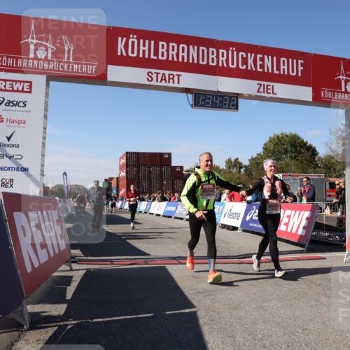 03.10.2025 - Köhlbrandbrückenlauf Lena Gebhardt http://msf.ph/oto/9069448 03.10.2025 13:34:32 Ziel 4702, 4754, 5390, 5437, 5693, 5695, 6486 meine-sportfotos.de