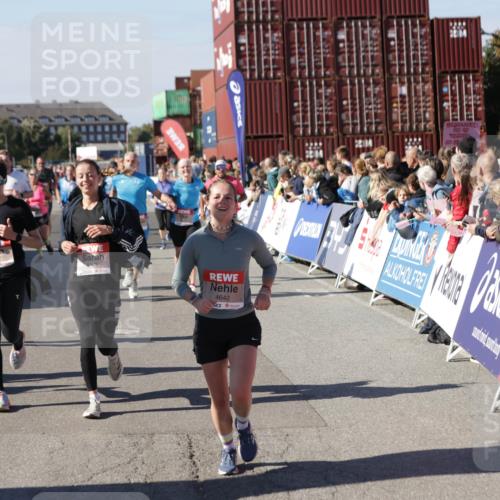 03.10.2025 - Köhlbrandbrückenlauf Jannik Wohlers http://msf.ph/oto/9069451 03.10.2025 13:13:50 Ziel 4188, 4306, 4348, 4522, 4612, 4642, 5078, 5640, 5700, 5802, 5884, 5886, 5908, 6116, 6125, 6227, 6228, 6363, 6366, 6487, 6488, 6604 meine-sportfotos.de