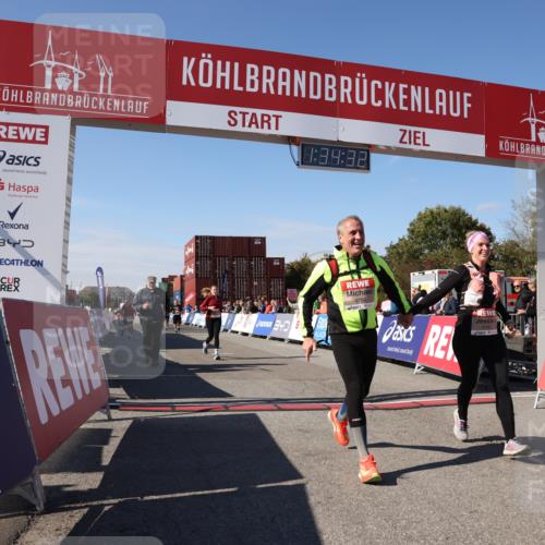 03.10.2025 - Köhlbrandbrückenlauf Lena Gebhardt http://msf.ph/oto/9069457 03.10.2025 13:34:33 Ziel 4702, 4754, 4997, 5390, 5407, 5437, 5693, 5695, 6486 meine-sportfotos.de