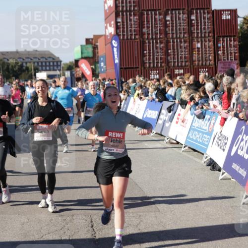03.10.2025 - Köhlbrandbrückenlauf Jannik Wohlers http://msf.ph/oto/9069461 03.10.2025 13:13:50 Ziel 4188, 4306, 4348, 4522, 4612, 4642, 5078, 5640, 5700, 5802, 5884, 5886, 5908, 6116, 6125, 6227, 6228, 6363, 6366, 6487, 6488, 6604 meine-sportfotos.de