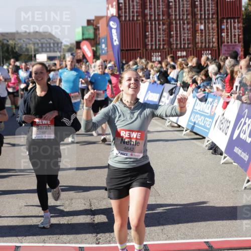 03.10.2025 - Köhlbrandbrückenlauf Jannik Wohlers http://msf.ph/oto/9069468 03.10.2025 13:13:51 Ziel 4188, 4306, 4348, 4522, 4612, 4642, 4868, 5078, 5640, 5700, 5802, 5884, 5886, 6116, 6125, 6227, 6228, 6363, 6366, 6487, 6488, 6604 meine-sportfotos.de