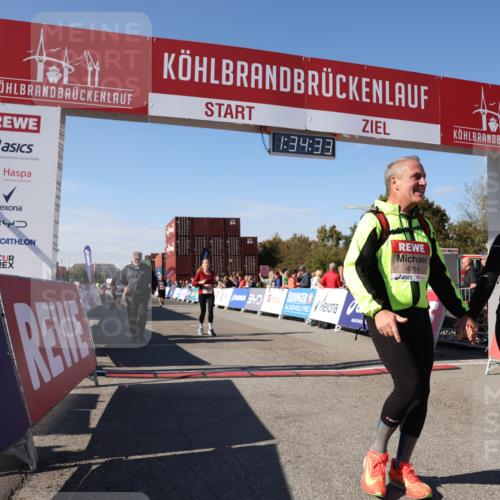 03.10.2025 - Köhlbrandbrückenlauf Lena Gebhardt http://msf.ph/oto/9069469 03.10.2025 13:34:33 Ziel 4702, 4754, 4997, 5390, 5407, 5437, 5693, 5695, 6486 meine-sportfotos.de