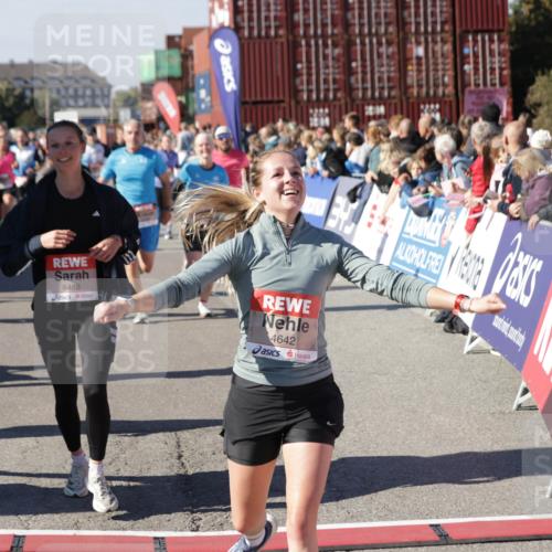 03.10.2025 - Köhlbrandbrückenlauf Jannik Wohlers http://msf.ph/oto/9069477 03.10.2025 13:13:51 Ziel 4188, 4306, 4348, 4522, 4612, 4642, 4868, 5078, 5640, 5700, 5802, 5884, 5886, 6116, 6125, 6227, 6228, 6363, 6366, 6487, 6488, 6604 meine-sportfotos.de