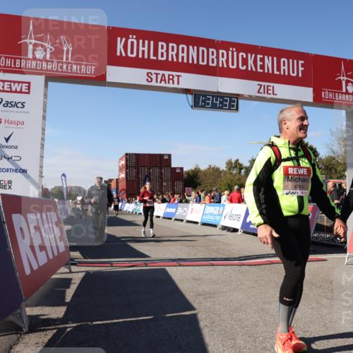 03.10.2025 - Köhlbrandbrückenlauf Lena Gebhardt http://msf.ph/oto/9069478 03.10.2025 13:34:33 Ziel 4702, 4754, 4997, 5390, 5407, 5437, 5693, 5695, 6486 meine-sportfotos.de