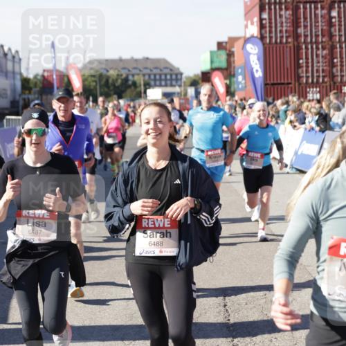 03.10.2025 - Köhlbrandbrückenlauf Jannik Wohlers http://msf.ph/oto/9069497 03.10.2025 13:13:52 Ziel 4188, 4306, 4348, 4522, 4612, 4642, 4868, 5078, 5640, 5700, 5802, 5884, 5886, 6116, 6125, 6227, 6228, 6363, 6366, 6487, 6488, 6604, 6766 meine-sportfotos.de