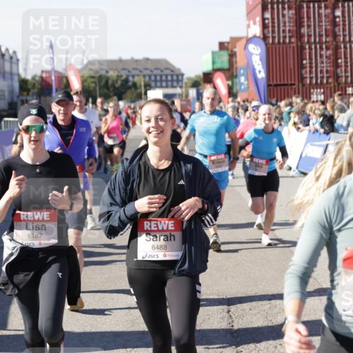 03.10.2025 - Köhlbrandbrückenlauf Jannik Wohlers http://msf.ph/oto/9069502 03.10.2025 13:13:52 Ziel 4188, 4306, 4348, 4522, 4612, 4642, 4868, 5078, 5640, 5700, 5802, 5884, 5886, 6116, 6125, 6227, 6228, 6363, 6366, 6487, 6488, 6604, 6766 meine-sportfotos.de