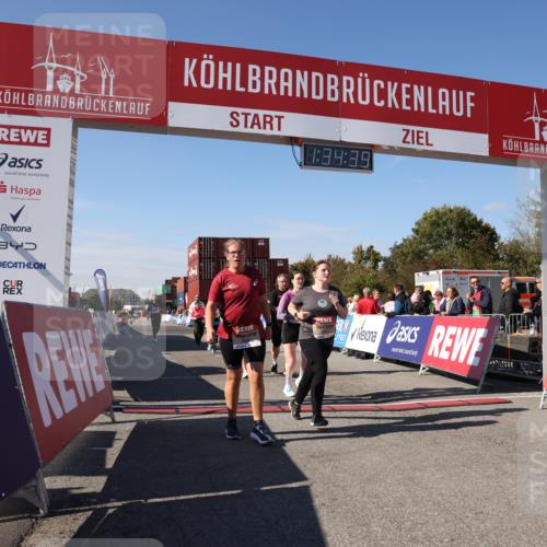 03.10.2025 - Köhlbrandbrückenlauf Lena Gebhardt http://msf.ph/oto/9069517 03.10.2025 13:34:40 Ziel 4112, 4498, 4702, 4754, 4767, 4997, 5390, 5407, 5465, 6196, 6289, 6290, 6486 meine-sportfotos.de