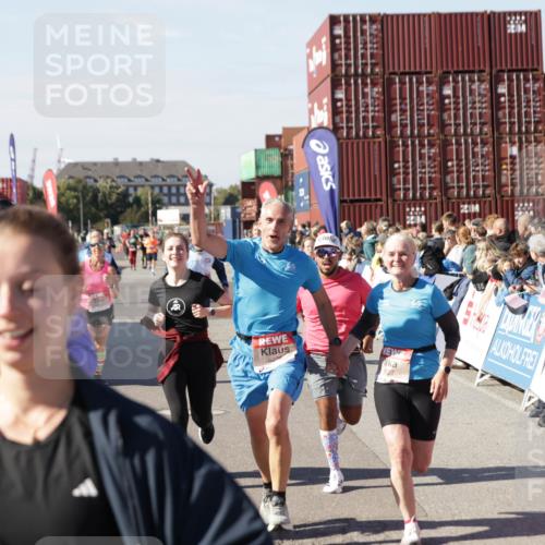 03.10.2025 - Köhlbrandbrückenlauf Jannik Wohlers http://msf.ph/oto/9069521 03.10.2025 13:13:53 Ziel 4188, 4306, 4348, 4522, 4612, 4642, 4868, 5078, 5640, 5700, 5802, 5884, 5886, 6125, 6227, 6228, 6366, 6487, 6488, 6604, 6766 meine-sportfotos.de