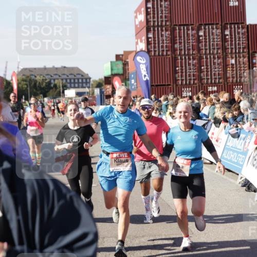 03.10.2025 - Köhlbrandbrückenlauf Jannik Wohlers http://msf.ph/oto/9069526 03.10.2025 13:13:53 Ziel 4188, 4306, 4348, 4522, 4612, 4642, 4868, 5078, 5640, 5700, 5802, 5884, 5886, 6125, 6227, 6228, 6366, 6487, 6488, 6604, 6766 meine-sportfotos.de