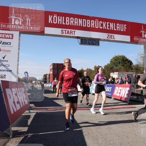03.10.2025 - Köhlbrandbrückenlauf Lena Gebhardt http://msf.ph/oto/9069532 03.10.2025 13:34:41 Ziel 4112, 4498, 4702, 4754, 4767, 4997, 5390, 5407, 5465, 6196, 6289, 6290, 6486 meine-sportfotos.de