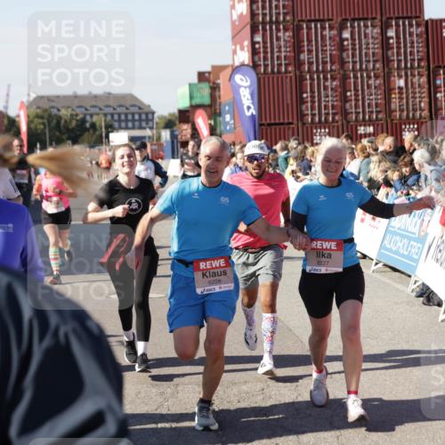 03.10.2025 - Köhlbrandbrückenlauf Jannik Wohlers http://msf.ph/oto/9069535 03.10.2025 13:13:53 Ziel 4188, 4306, 4348, 4522, 4612, 4642, 4868, 5078, 5640, 5700, 5802, 5884, 5886, 6125, 6227, 6228, 6366, 6487, 6488, 6604, 6766 meine-sportfotos.de