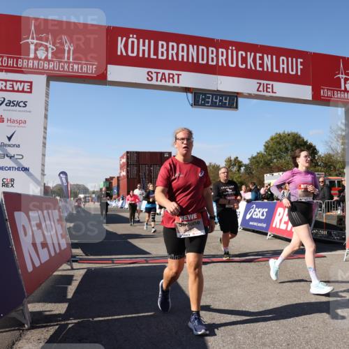 03.10.2025 - Köhlbrandbrückenlauf Lena Gebhardt http://msf.ph/oto/9069541 03.10.2025 13:34:41 Ziel 4112, 4498, 4702, 4754, 4767, 4997, 5390, 5407, 5465, 6196, 6289, 6290, 6486 meine-sportfotos.de