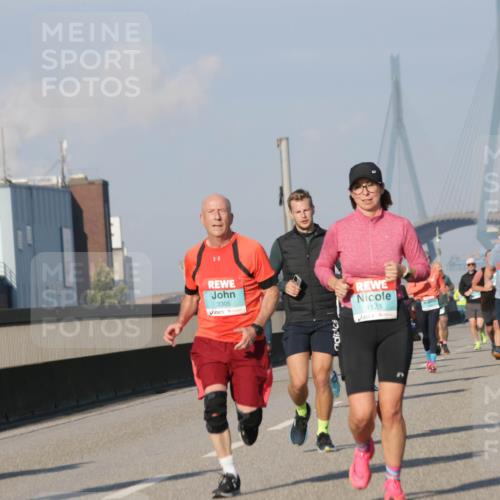 03.10.2025 - Köhlbrandbrückenlauf Jannik Wohlers http://msf.ph/oto/9069542 03.10.2025 09:48:34 Position 3 2998, 3305, 1123 meine-sportfotos.de