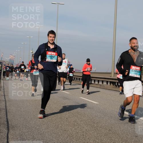 03.10.2025 - Köhlbrandbrückenlauf Fabian Wolf http://msf.ph/oto/9069564 03.10.2025 10:11:56 Position 3 2433, 3780, 1763 meine-sportfotos.de