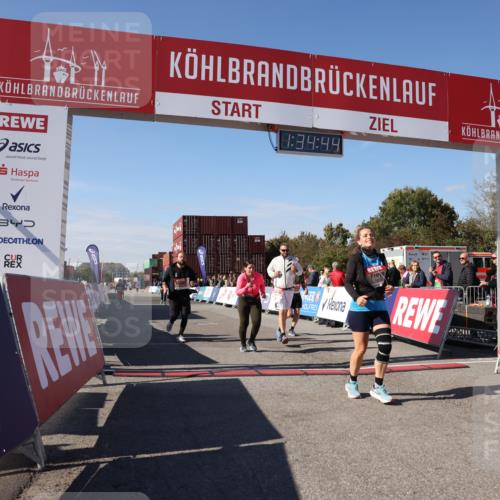 03.10.2025 - Köhlbrandbrückenlauf Lena Gebhardt http://msf.ph/oto/9069567 03.10.2025 13:34:44 Ziel 4112, 4498, 4767, 4997, 5390, 5407, 5465, 6196, 6289, 6290, 6357, 6486 meine-sportfotos.de