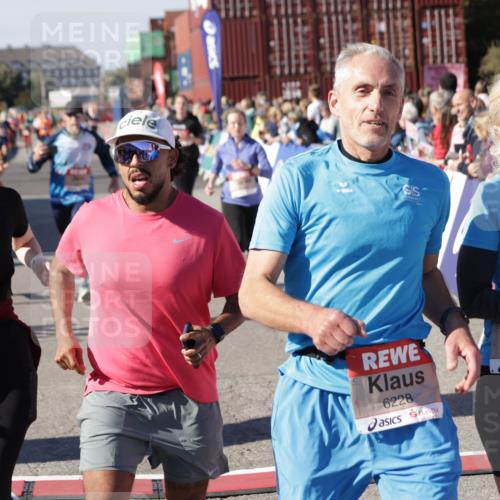 03.10.2025 - Köhlbrandbrückenlauf Jannik Wohlers http://msf.ph/oto/9069573 03.10.2025 13:13:55 Ziel 4188, 4306, 4348, 4522, 4612, 4642, 4868, 5078, 5640, 5700, 5802, 5884, 5886, 6125, 6227, 6228, 6366, 6487, 6488, 6604, 6766 meine-sportfotos.de