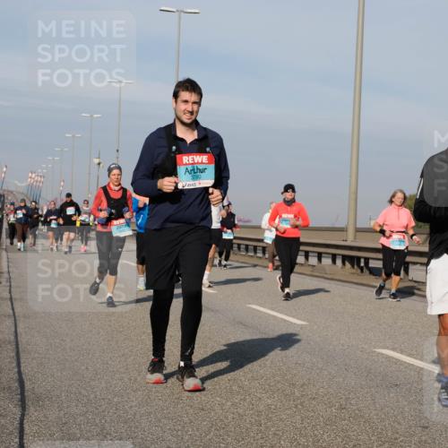 03.10.2025 - Köhlbrandbrückenlauf Fabian Wolf http://msf.ph/oto/9069577 03.10.2025 10:11:57 Position 3 3780, 1763 meine-sportfotos.de