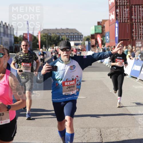 03.10.2025 - Köhlbrandbrückenlauf Jannik Wohlers http://msf.ph/oto/9069586 03.10.2025 13:13:57 Ziel 4188, 4306, 4348, 4522, 4612, 4642, 4868, 5078, 5640, 5700, 5727, 6125, 6227, 6228, 6366, 6487, 6488, 6604, 6766 meine-sportfotos.de