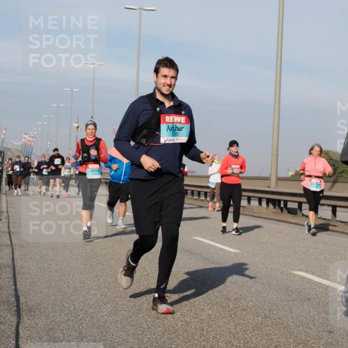 03.10.2025 - Köhlbrandbrückenlauf Fabian Wolf http://msf.ph/oto/9069587 03.10.2025 10:11:57 Position 3 3780, 1763 meine-sportfotos.de