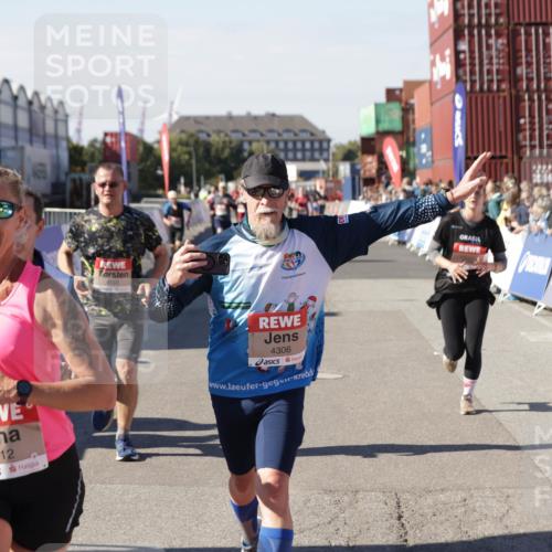03.10.2025 - Köhlbrandbrückenlauf Jannik Wohlers http://msf.ph/oto/9069595 03.10.2025 13:13:57 Ziel 4188, 4306, 4348, 4522, 4612, 4642, 4868, 5078, 5640, 5700, 5727, 6125, 6227, 6228, 6366, 6487, 6488, 6604, 6766 meine-sportfotos.de