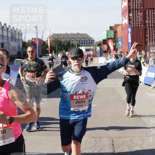 03.10.2025 - Köhlbrandbrückenlauf Jannik Wohlers http://msf.ph/oto/9069601 03.10.2025 13:13:57 Ziel 4188, 4306, 4348, 4522, 4612, 4642, 4868, 5078, 5640, 5700, 5727, 6125, 6227, 6228, 6366, 6487, 6488, 6604, 6766 meine-sportfotos.de