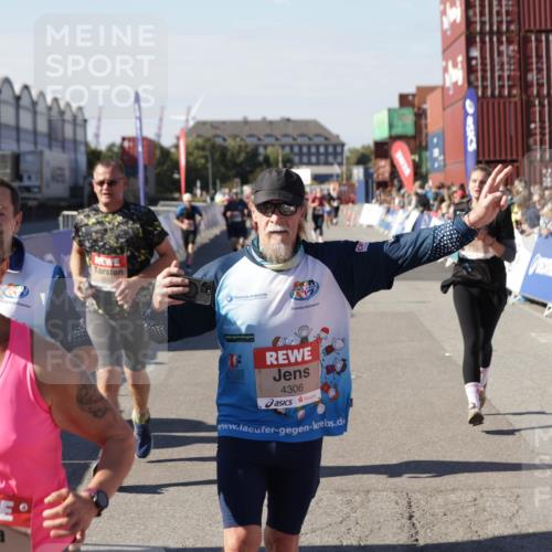 03.10.2025 - Köhlbrandbrückenlauf Jannik Wohlers http://msf.ph/oto/9069604 03.10.2025 13:13:57 Ziel 4188, 4306, 4348, 4522, 4612, 4642, 4868, 5078, 5640, 5700, 5727, 6125, 6227, 6228, 6366, 6487, 6488, 6604, 6766 meine-sportfotos.de