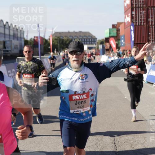 03.10.2025 - Köhlbrandbrückenlauf Jannik Wohlers http://msf.ph/oto/9069613 03.10.2025 13:13:57 Ziel 4188, 4306, 4348, 4522, 4612, 4642, 4868, 5078, 5640, 5700, 5727, 6125, 6227, 6228, 6366, 6487, 6488, 6604, 6766 meine-sportfotos.de