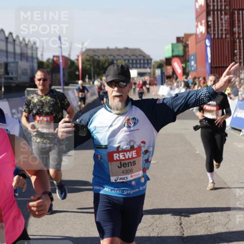 03.10.2025 - Köhlbrandbrückenlauf Jannik Wohlers http://msf.ph/oto/9069617 03.10.2025 13:13:57 Ziel 4188, 4306, 4348, 4522, 4612, 4642, 4868, 5078, 5640, 5700, 5727, 6125, 6227, 6228, 6366, 6487, 6488, 6604, 6766 meine-sportfotos.de