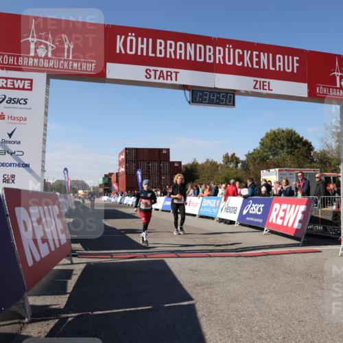 03.10.2025 - Köhlbrandbrückenlauf Lena Gebhardt http://msf.ph/oto/9069621 03.10.2025 13:34:51 Ziel 4112, 4498, 4767, 5227, 5465, 6196, 6357, 6434 meine-sportfotos.de