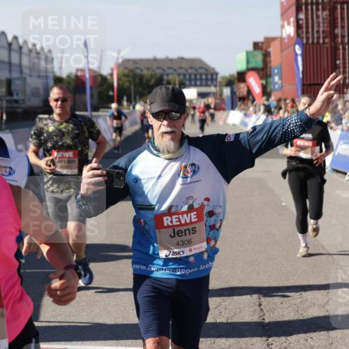 03.10.2025 - Köhlbrandbrückenlauf Jannik Wohlers http://msf.ph/oto/9069623 03.10.2025 13:13:57 Ziel 4188, 4306, 4348, 4522, 4612, 4642, 4868, 5078, 5640, 5700, 5727, 6125, 6227, 6228, 6366, 6487, 6488, 6604, 6766 meine-sportfotos.de