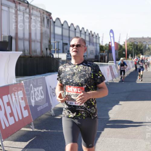 03.10.2025 - Köhlbrandbrückenlauf Jannik Wohlers http://msf.ph/oto/9069625 03.10.2025 13:13:58 Ziel 4188, 4306, 4348, 4522, 4612, 4642, 4868, 5078, 5640, 5700, 5727, 6125, 6227, 6228, 6318, 6487, 6488, 6604, 6766 meine-sportfotos.de