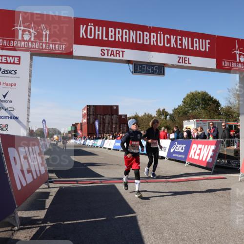 03.10.2025 - Köhlbrandbrückenlauf Lena Gebhardt http://msf.ph/oto/9069640 03.10.2025 13:34:52 Ziel 4112, 4498, 4767, 5227, 5465, 6196, 6357, 6434 meine-sportfotos.de