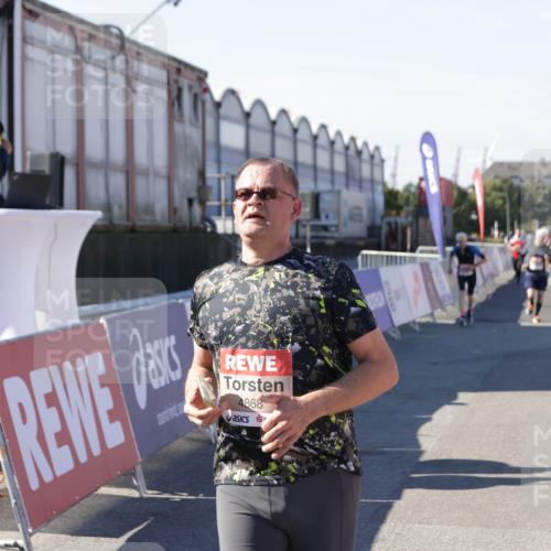 03.10.2025 - Köhlbrandbrückenlauf Jannik Wohlers http://msf.ph/oto/9069642 03.10.2025 13:13:59 Ziel 4188, 4306, 4522, 4612, 4642, 4868, 5078, 5640, 5700, 5727, 6125, 6227, 6228, 6318, 6487, 6488, 6604, 6766 meine-sportfotos.de