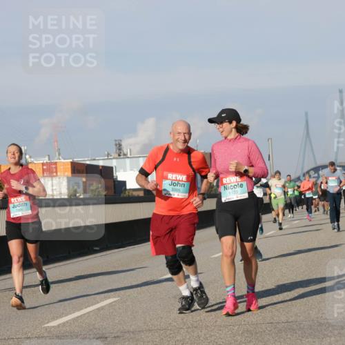 03.10.2025 - Köhlbrandbrückenlauf Jannik Wohlers http://msf.ph/oto/9069644 03.10.2025 09:48:37 Position 3 2998, 3305, 1123 meine-sportfotos.de
