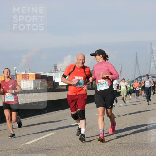 03.10.2025 - Köhlbrandbrückenlauf Jannik Wohlers http://msf.ph/oto/9069653 03.10.2025 09:48:37 Position 3 2998, 1123 meine-sportfotos.de
