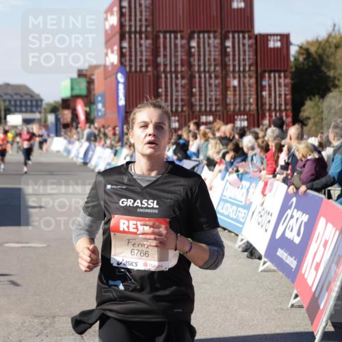 03.10.2025 - Köhlbrandbrückenlauf Jannik Wohlers http://msf.ph/oto/9069673 03.10.2025 13:14:00 Ziel 4188, 4306, 4522, 4612, 4642, 4868, 5078, 5640, 5700, 5727, 6125, 6227, 6228, 6318, 6487, 6488, 6604, 6766 meine-sportfotos.de
