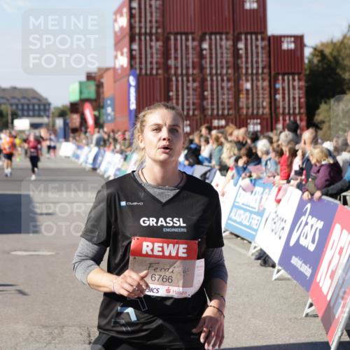 03.10.2025 - Köhlbrandbrückenlauf Jannik Wohlers http://msf.ph/oto/9069687 03.10.2025 13:14:00 Ziel 4188, 4306, 4522, 4612, 4642, 4868, 5078, 5640, 5700, 5727, 6125, 6227, 6228, 6318, 6487, 6488, 6604, 6766 meine-sportfotos.de