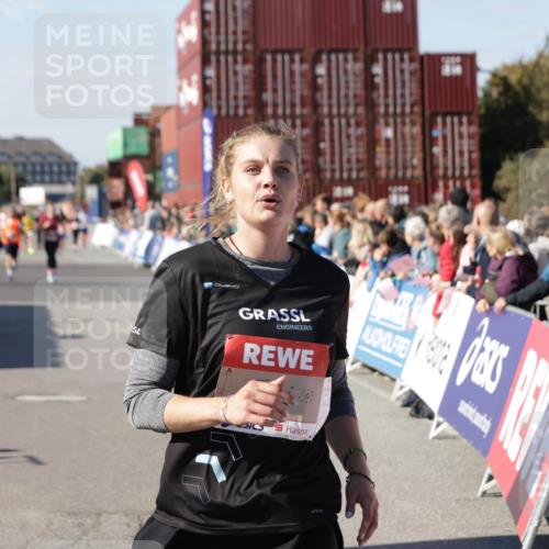 03.10.2025 - Köhlbrandbrückenlauf Jannik Wohlers http://msf.ph/oto/9069694 03.10.2025 13:14:00 Ziel 4188, 4306, 4522, 4612, 4642, 4868, 5078, 5640, 5700, 5727, 6125, 6227, 6228, 6318, 6487, 6488, 6604, 6766 meine-sportfotos.de