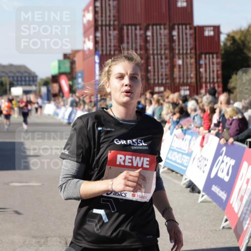 03.10.2025 - Köhlbrandbrückenlauf Jannik Wohlers http://msf.ph/oto/9069697 03.10.2025 13:14:00 Ziel 4188, 4306, 4522, 4612, 4642, 4868, 5078, 5640, 5700, 5727, 6125, 6227, 6228, 6318, 6487, 6488, 6604, 6766 meine-sportfotos.de