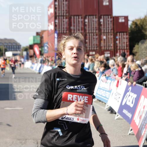 03.10.2025 - Köhlbrandbrückenlauf Jannik Wohlers http://msf.ph/oto/9069700 03.10.2025 13:14:00 Ziel 4188, 4306, 4522, 4612, 4642, 4868, 5078, 5640, 5700, 5727, 6125, 6227, 6228, 6318, 6487, 6488, 6604, 6766 meine-sportfotos.de