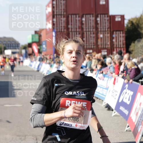03.10.2025 - Köhlbrandbrückenlauf Jannik Wohlers http://msf.ph/oto/9069705 03.10.2025 13:14:00 Ziel 4188, 4306, 4522, 4612, 4642, 4868, 5078, 5640, 5700, 5727, 6125, 6227, 6228, 6318, 6487, 6488, 6604, 6766 meine-sportfotos.de